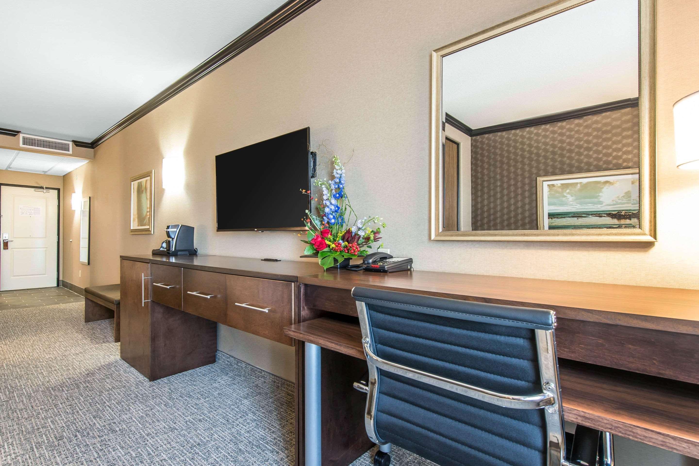 The Heritage Inn & Suites, Ascend Hotel Collection Garden City Exteriör bild