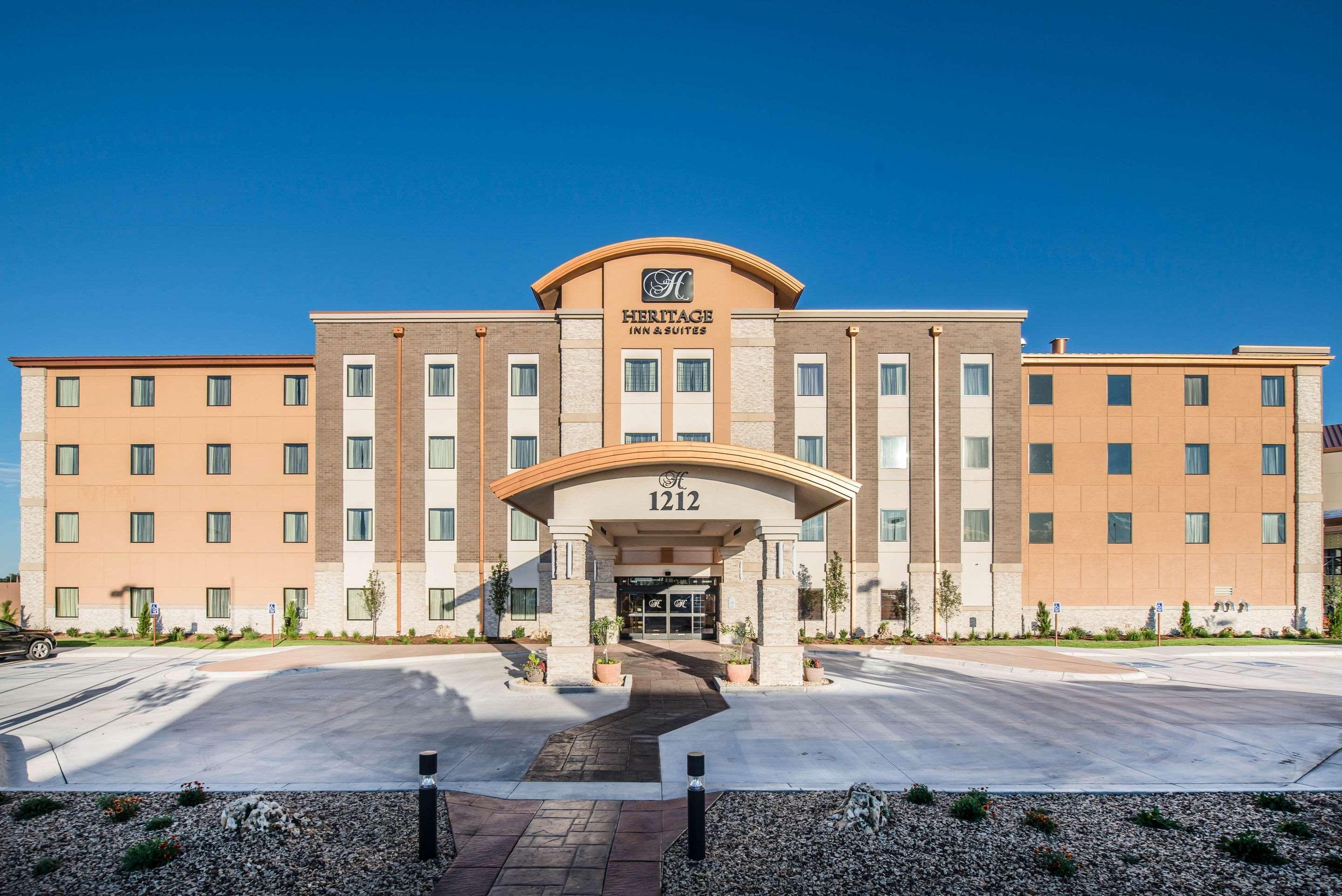 The Heritage Inn & Suites, Ascend Hotel Collection Garden City Exteriör bild
