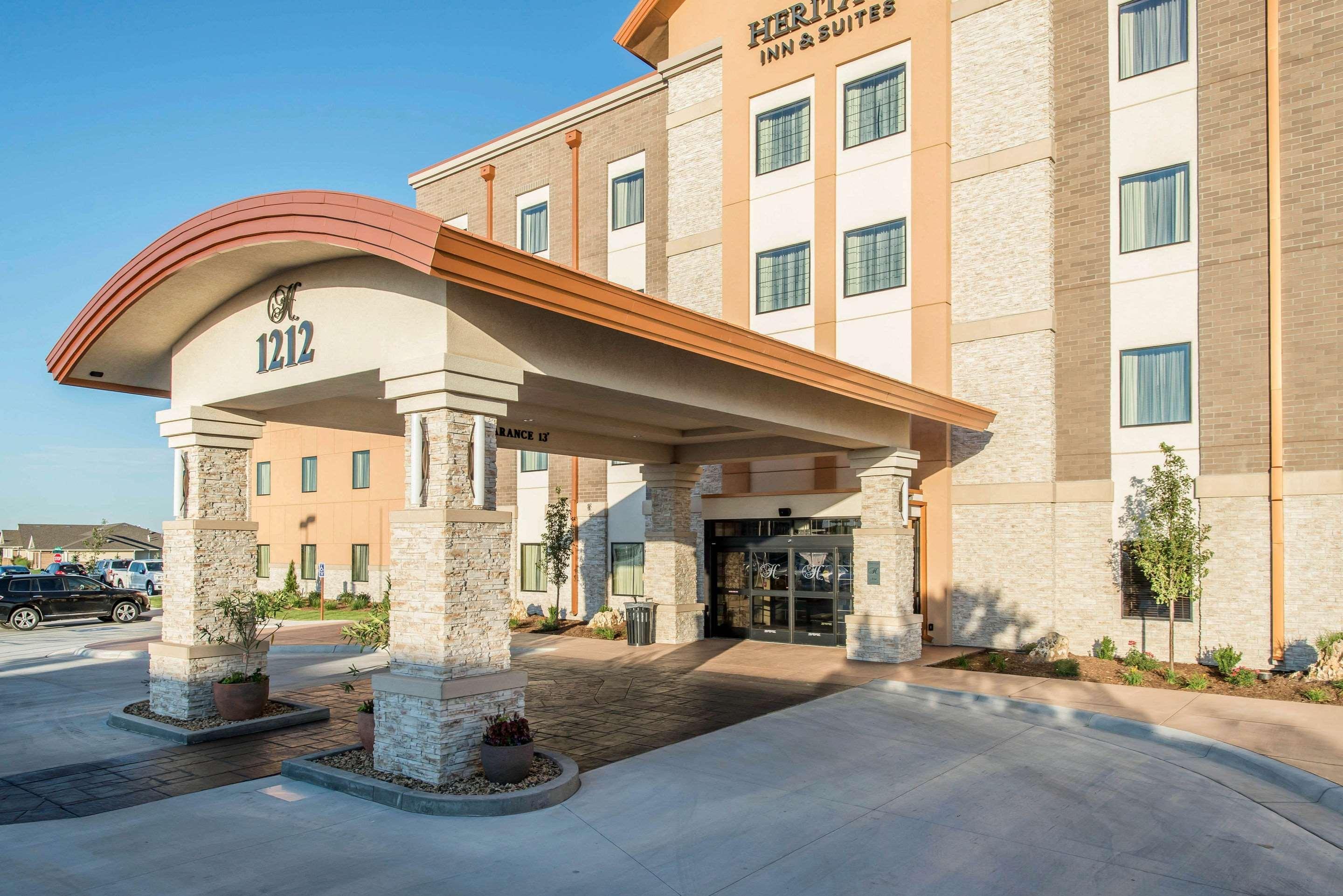 The Heritage Inn & Suites, Ascend Hotel Collection Garden City Exteriör bild