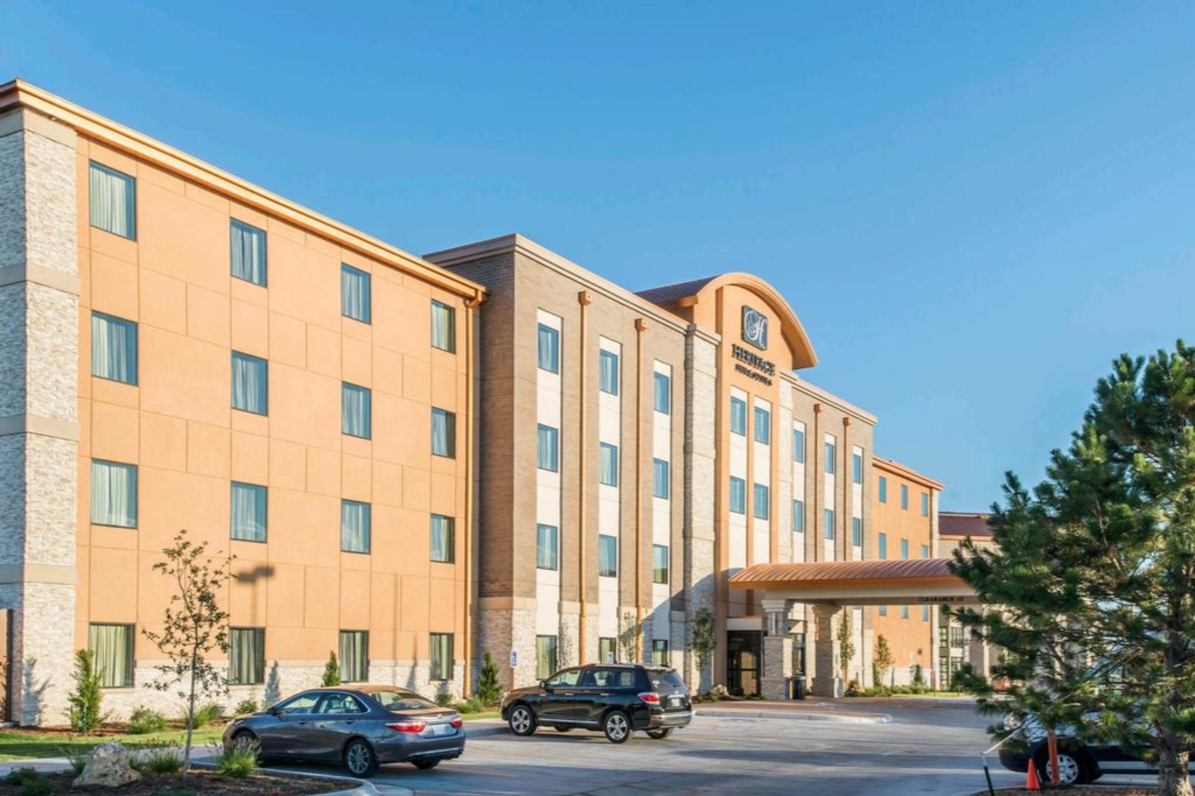 The Heritage Inn & Suites, Ascend Hotel Collection Garden City Exteriör bild
