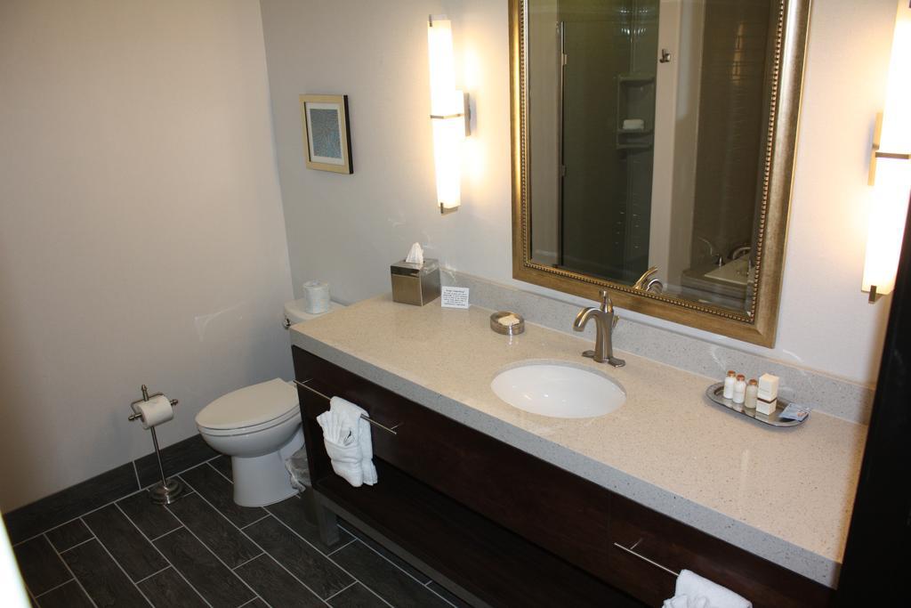 The Heritage Inn & Suites, Ascend Hotel Collection Garden City Exteriör bild