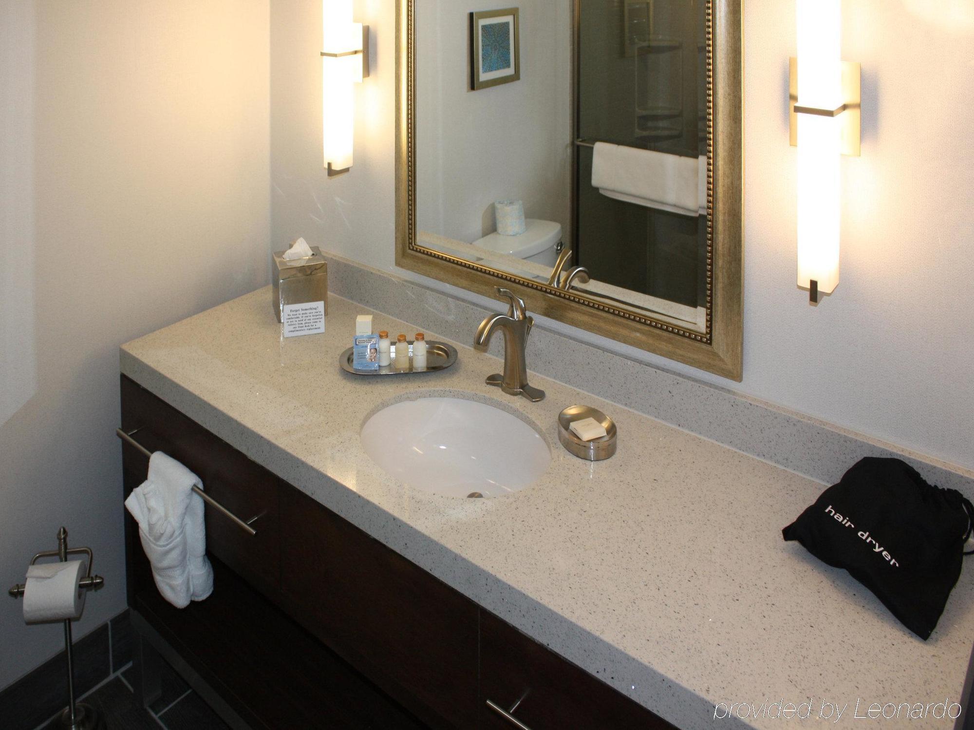 The Heritage Inn & Suites, Ascend Hotel Collection Garden City Exteriör bild